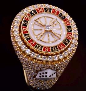 Bague en moissanite intemporelle pour homme, alliance luxueuse et étincelante, parfaite pour les fiançailles, les mariages ou comme bijou de tous les jours - Product Image 1