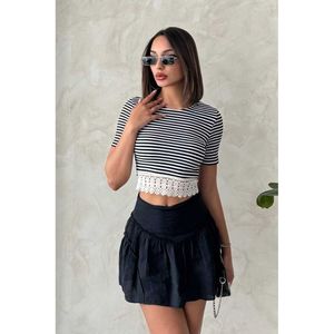 Blusa a Rayas Gruesas para Mujer TOPSHOW con Elegante Detalle de Encaje en el Bajo - Top Casual Cómodo 100% Algodón para Uso Diario - Product Image 1