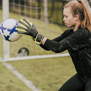 Vente en gros Gants de gardien de but en cuir respirants durables pour l'entraînement Nouveau style avec logo personnalisé pour les matchs de football - Product Image 5