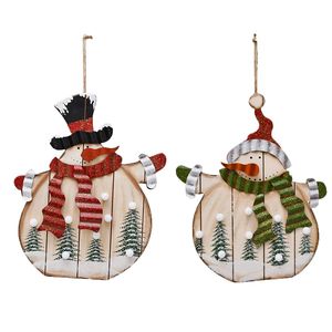 Ornement suspendu de Noël en bois peint classique avec thème de village de vacances idéal pour des décorations confortables - Product Image 2