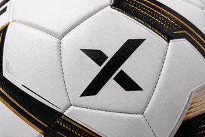 Ballons de football personnalisés X pour l'intérieur |   Blanc Noir Or |   Logo X |   Fabricant OEM ODM |   Qualité de conception haut de gamme | - Product Image 4