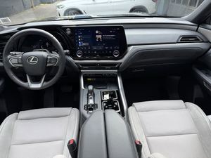 Lexus LX 350 2024 Usado, Lujo, Tracción en las Cuatro Ruedas, Volante a la Izquierda, Emisión Euro III, 5 Asientos - Product Image 4
