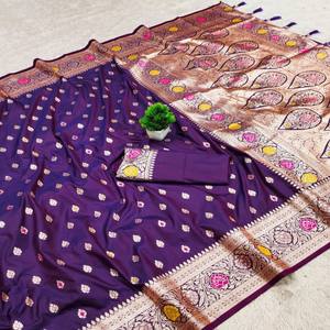 Sari en soie Banarasi douce VASTRA COTTAGE avec petits motifs Zari Meenakari, bordure Meenakari Pallu et glands, avec chemisier en soie - Product Image 3