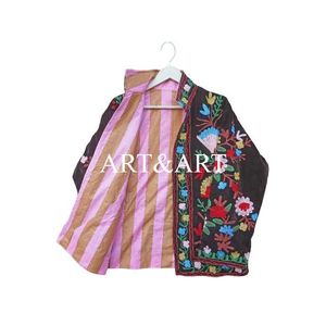 Chaqueta Acolchada de Invierno Hecha a Mano en India para Mujer, Ecológica, Transpirable, de Secado Rápido, con Bordado Floral Suzani de Algodón - Product Image 4