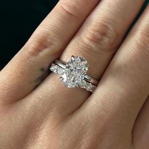 Anillo de compromiso de diamante cultivado en laboratorio de 1 quilate VVS2 E Color de corte ovalado Premium IGI certificado personalizado oro plata Fabricante Mayorista - Product Image 3