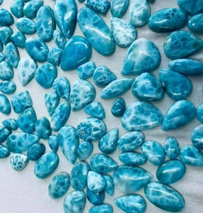 Pierre précieuse Larimar naturelle de haute qualité à 100%, couleur feu bleu, forme mixte, cabochon poli, pierre semi-précieuse, pierre précieuse en vrac - Product Image 2