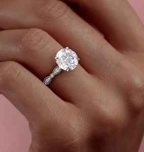 Anillo de moissanita de corte brillante redondo hecho a mano de calidad de exportación para propuestas de regalos u ocasiones especiales disponibles al mejor precio - Product Image 4