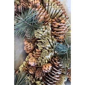 Adorno para puerta de 37cm y corona en bosque de pinos Tema Recubrimiento y pintura Categoría de producto - Product Image 3