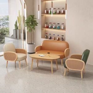Juego de salón moderno escandinavo con sillones de ratán, sofá de cuero y mesa de centro de madera para decoración de sala de estar o cafetería - Product Image 5