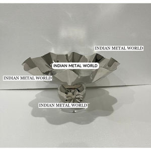 Bol à chocolat décoratif moderne et écologique Bol à chocolat en métal argenté de qualité supérieure, parfait pour servir des desserts sucrés - Product Image 1