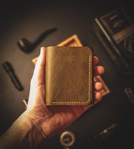 Cartera triple de cuero genuino vintage personalizable para tarjetero antirrobo unisex con cierre abierto de dos piezas - Product Image 6