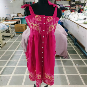 Vestido Bordado Icónico para Mujer, Escote Cuadrado Profundo, Estilo Bohemio, Estampado Floral, Botones Delanteros, Tirantes Finos, Dobladillo Calado - Product Image 1