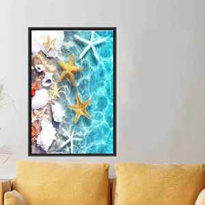 Obra de arte minimalista en lienzo con estampado bohemio de estrella de mar y vista tropical, enmarcada en negro - Product Image 1