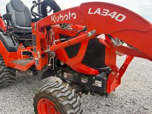 รถแทรกเตอร์อเนกประสงค์ Kubota BX23S มือสองคุณภาพสูง พร้อมรถตักและรถขุดหลัง ขับเคลื่อน 4 ล้อ เครื่องยนต์ดีเซล สภาพดี พร้อมใช้งานสำหรับงานเกษตรและเชิงพาณิชย์ - Product Image 5