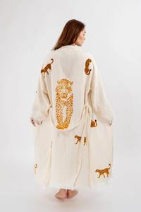 Robe kimono en mousseline 100% coton – Peignoir kaftan à motif léopard, léger et respirant - Product Image 3