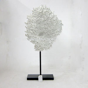 ประติมากรรมโลหะอลูมิเนียมรูปกีตาร์ชุบเงินที่ทันสมัยจากอินเดียสไตล์แฟนซีตกแต่งบ้านทำด้วยมือหรูหรา - Product Image 6