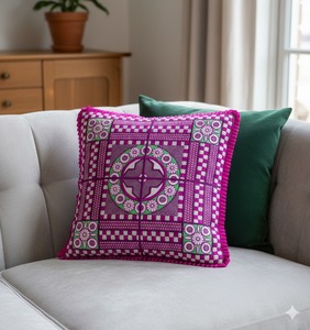 Camino de mesa de chenilla bordado ovalado blanco elegante de alta demanda para mesa de comedor o boda disponible a precio de exportación - Product Image 2