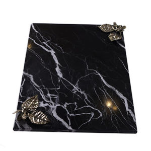 Plateau décoratif en marbre noir de qualité supérieure plateau de service rectangulaire en forme de feuille d'or pour les mariages décor à la maison poignées en métal - Product Image 2