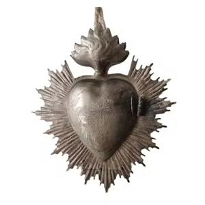 Adorno Sagrado Corazón Milagros, Metal Auténtico Hecho a Mano para Decoración del Hogar - Product Image 2
