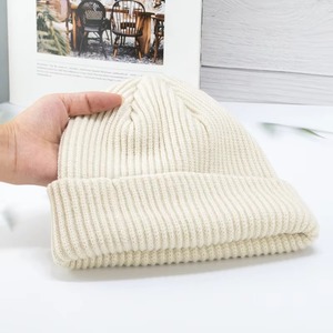 Gorros con logotipo personalizado a la moda | Sombreros tejidos de invierno unisex | Gorro con puños de acrílico cálido | OEM ODM disponible al por mayor a granel | MOQ bajo - Product Image 4