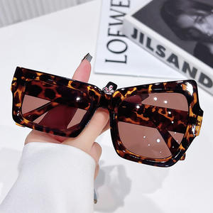 Nueva moda divertida ceja levantando gafas de sol unisex personalidad marco irregular Y2K gafas FIESTA DE Navidad rave gafas de sol - Product Image 1