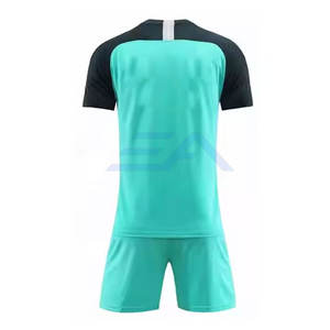 Uniformes de Fútbol Personalizados de Alta Calidad, Secado Rápido, Transpirables, 100% Poliéster, Manga Corta sin Costuras - Product Image 4