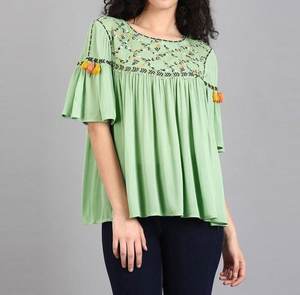 Venta al por mayor de alta gama personalizado OEM/ODM fabricante Boho país occidental bordado blusa de lujo con flecos Camisa vaquera para las mujeres - Product Image 1