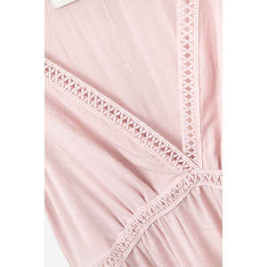Vestido Maxi Estilo Boho Rosa con Detalles de Encaje, Cuello en V sin Mangas y Cintura Impero - Product Image 3