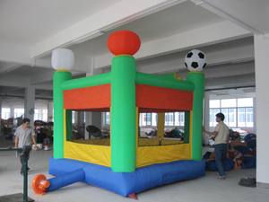 Château gonflable de football et de rugby pour l'aventure des enfants en garderie ou en parc d'aventure - Product Image 2