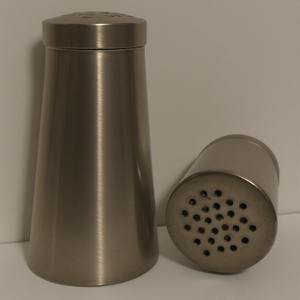 Moulin à sel et à poivre en acier inoxydable fabriqué à la main avec poignée en bois sculpté Artisan fait à la main conçu pour les repas décoratifs - Product Image 4