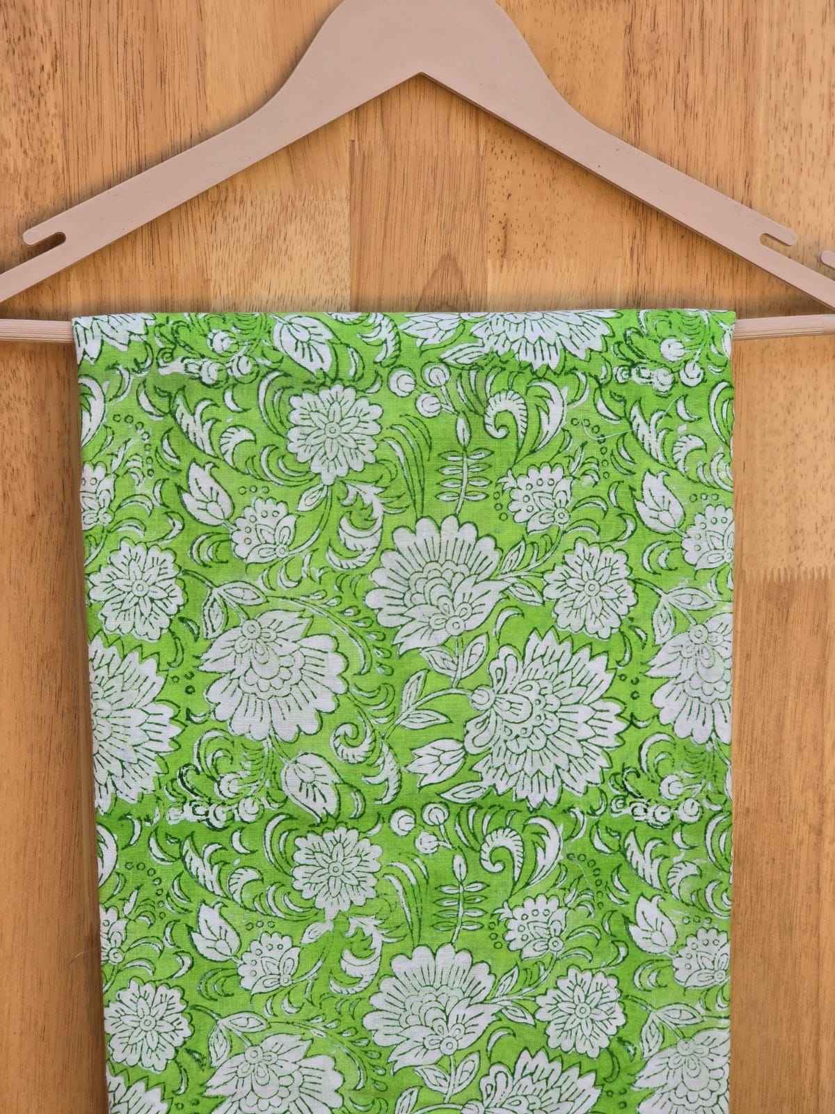 สีเขียว