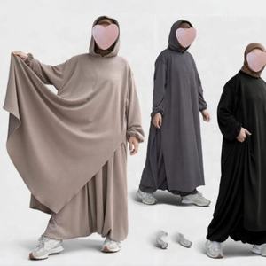 Prix de gros Vêtements islamiques personnalisés Survêtement décontracté en polaire tissé à boutons avec capuche Mode musulmane Tenue active modeste pour femmes - Product Image 3