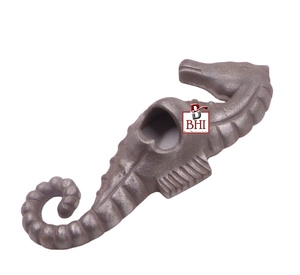 Ouvre-bouteille en fonte "SEAHORSE" Accessoires de bar uniques Ouvre-bouteille en fonte Fixation murale (140x65mm) - Product Image 1