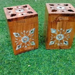 Brûleur à Bakhoor en bois avec Madkhan en nacre, porte-encens artisanal - Product Image 1