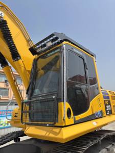 Pelle hydraulique sur chenilles Komatsu PC210LC d'occasion | Moteur d'origine | Haute efficacité | Modèle 2022 | Boîte de vitesse moteur | Stock prêt - Product Image 3