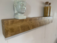 Étagère murale flottante en bois massif avec finition naturelle épaisse, design artisanal pour la décoration intérieure et l'intérieur moderne