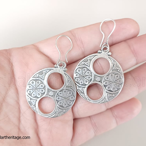 Boucles d'oreilles sculptées Kuchi afghan Bijoux tribaux traditionnels Accessoires de mode ethniques faits à la main - Product Image 3