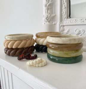 Brazaletes de resina epoxi hechos a mano de alta calidad con flores secas para mujer joyería de moda al por mayor - Product Image 2