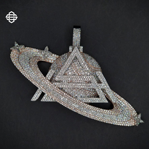 Collar de Lujo con Colgante de Aleación Planet, Estilo Hiphop, con Diamantes, Joyería Espacial Personalizada, Collar Brillante de Astronauta para Hombre y Mujer - Product Image 1