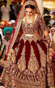 ชุดเจ้าสาวอินเดีย/ปากีสถาน KOTI & LEHENGA แต่งตัวบนผ้ากำมะหยี่ประดับประดาด้วย DABKA,ลูกปัดแก้วหินทำงานสำหรับงานแต่งงาน @ 2022 - Product Image 3