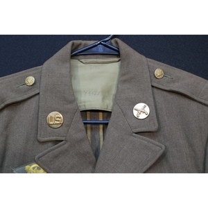 Chaqueta de Uniforme Estadounidense Antigua de la Segunda Guerra Mundial con Insignias y Botones Originales - Product Image 6