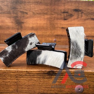 Pinzas para el pelo de piel de vaca occidentales hechas a mano, pinzas para el pelo personalizadas, accesorios de cuero genuino para ocultar el pelo para mujer - Product Image 1