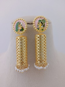Conjunto de pendientes Royal Raga Jali, esmalte de aleación en tono dorado, pintura a mano, perlas de imitación en latón pesado, producto a granel, diseño personalizado - Product Image 3