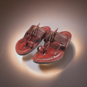 Kolhapuri cuero Mojari zapatos hombres tradicional Peshawari sandalias moda exportación venta al por mayor Peshawari-estilo Kolhapuri Mojari - Product Image 5