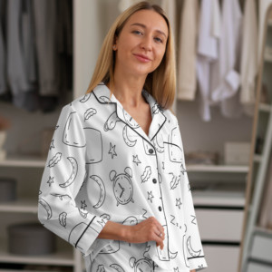 Venta al por mayor primavera y otoño nueva manga larga suelta puede usar dulce estampado casual solapa lindo conjunto de pijamas de mujer - Product Image 6