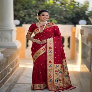 Sari en soie Paithani douce VASTRA COTTAGE avec tissage Zari Meenakari, riche bordure de pallu, glands et blouse en soie assortie - Product Image 2