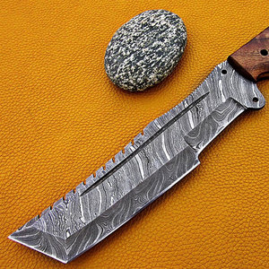 Cuchillo de Supervivencia de Acero de Damasco Hecho a Medida con Mango Sólido para Acampar, Bushcraft, Cocinar y Coleccionar - Product Image 4