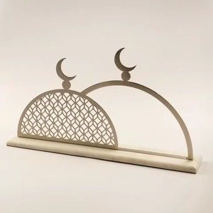 Figurine de gymnastique en métal élégante, objet de table sculptural, accent unique, intérieurs modernes, espaces de bureau, décoration inspirée du fitness - Product Image 1