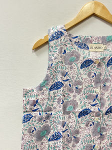 เสื้อกล้ามคอวีสั้นสไตล์โบฮีเมียนลายดอกไม้พิมพ์บล็อกด้วยมือจากผ้าฝ้ายเป็นมิตรกับสิ่งแวดล้อมสำหรับผู้หญิง  แบบลำลองติดกระดุม - Product Image 6