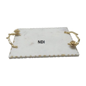 Magnifique plateau de service en marbre avec poignée design pour les mariages et les services de traiteur pour événements. - Product Image 1